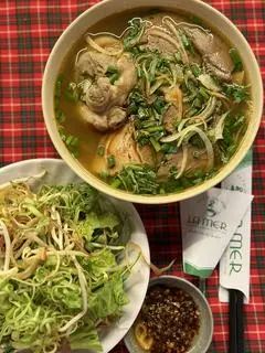 Hình ảnh Bún bò Huế Đầy Đủ Không Giò