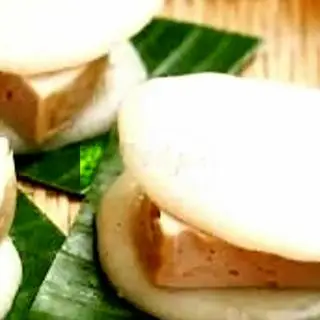 Hình ảnh Bánh Dày Kẹp Chả Lợn (1 cái)