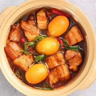 Hình ảnh Cơm Thịt kho trứng (kho nước dừa)