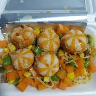 Hình ảnh Mì Trộn Viên Trứng Cá Hồi 