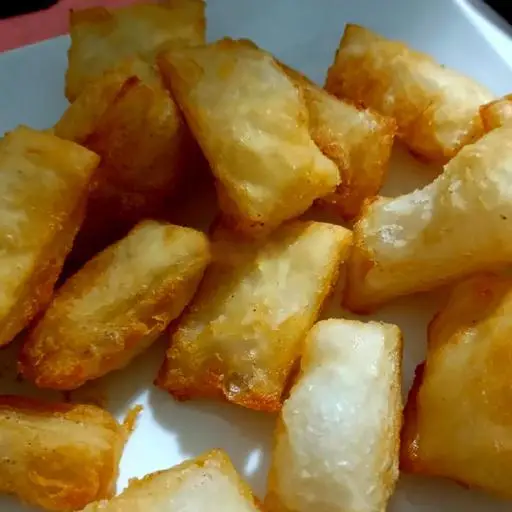 Hình ảnh Vỏ chiên phồng , đặt cùng phở cuốn 