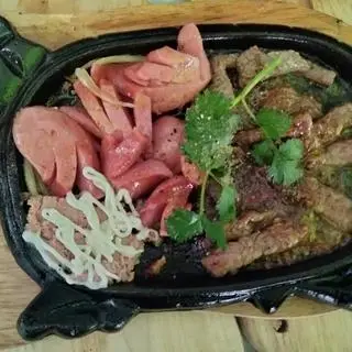 Hình ảnh Beefsteak xúc xích 