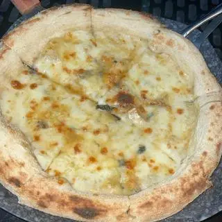Hình ảnh Pizza 4 cheese - 4 loại phô mai