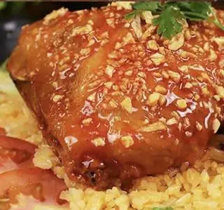 Hình ảnh Cơm Má Đùi Mắn Tỏi 