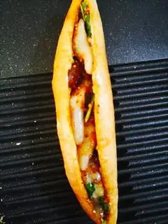 Hình ảnh Bánh mì kẹp lọc