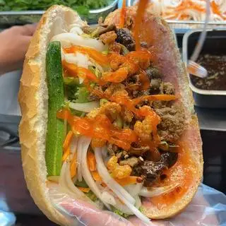 Hình ảnh Bánh Mì Bò Đặc Biệt - Sốt tiêu đen
