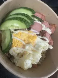 Hình ảnh Mì trộn trứng xúc xích