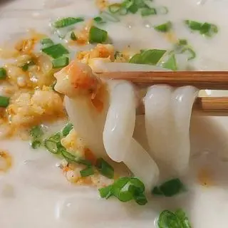 Hình ảnh Bánh canh bột sắt tôm thịt nước cốt dừa (miền tây)