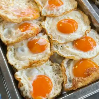 Hình ảnh Xôi Mặn & Da Gà Chiên Giòn & Ốp La 