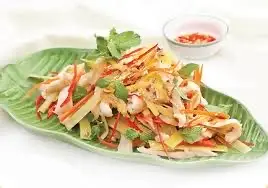 Hình ảnh gỏi gà + bánh đa thuần chay