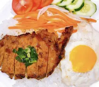 Hình ảnh Cơm Tấm Sườn Trứng Opla