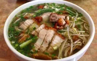Hình ảnh Phở thập cẩm: Vịt + Ba chỉ + Lạp sườn