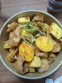 Hình ảnh CHÂN GÀ RÚT XƯƠNG MIX TRỨNG NON ĐẠI 