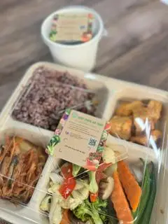 Hình ảnh Cơm suất Hàn Việt nhiều món