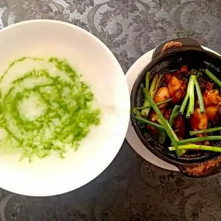 Hình ảnh Cháo Hương Lá Dứa+ Ếch Kho Singapore (1 Con)