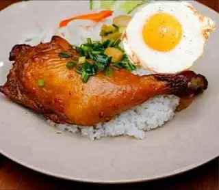 Hình ảnh Cơm Đùi Gà Ốp La 