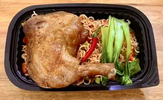 Hình ảnh Mì trộn đùi gà (lớn)