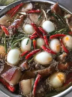Hình ảnh Heo quay kho trứng 