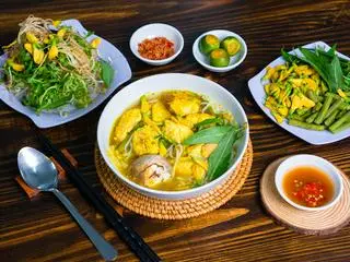 Hình ảnh Bún Thịt Cá Trứng Lộn