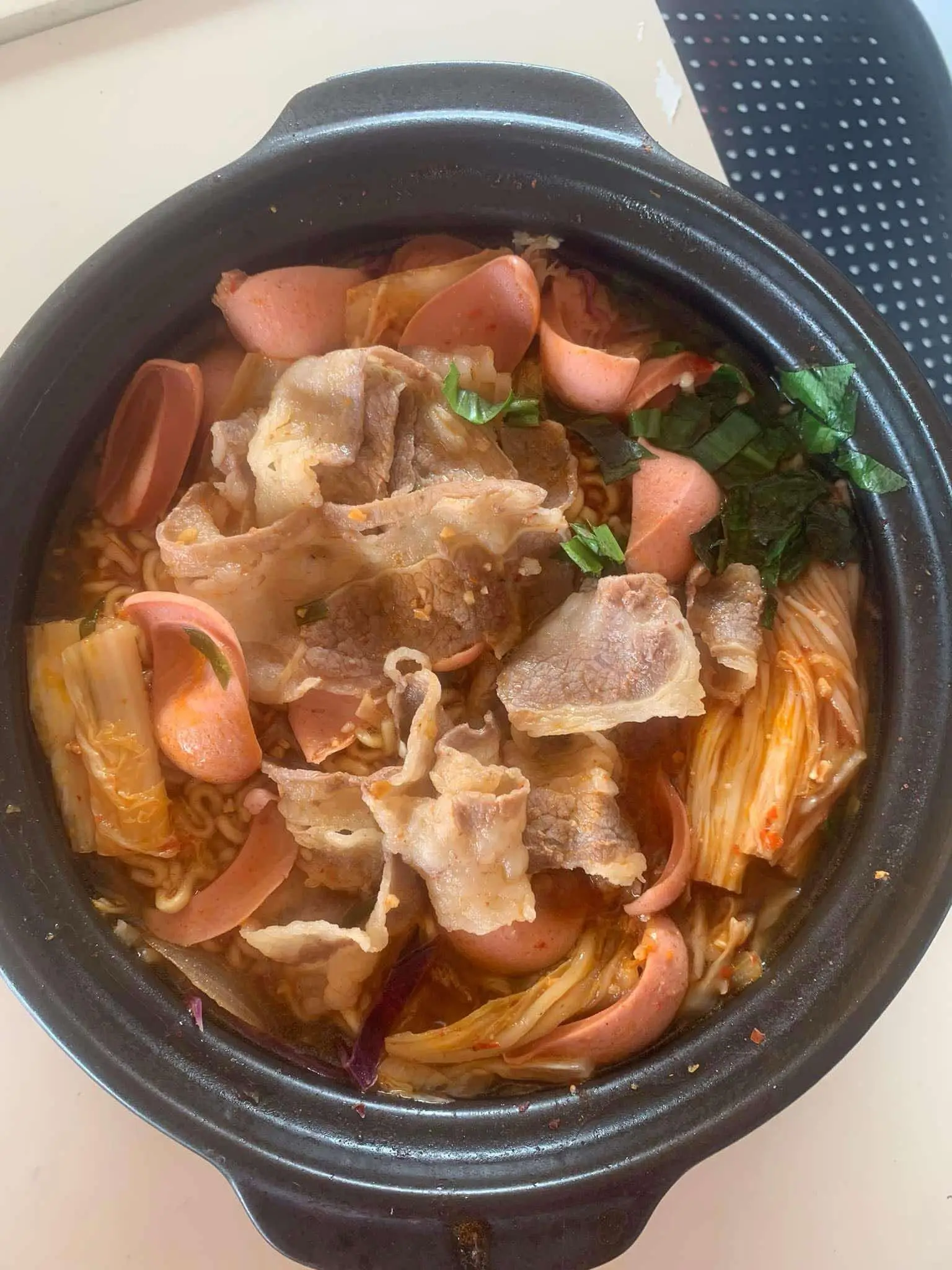 Hình ảnh Mì cay kim chi bò