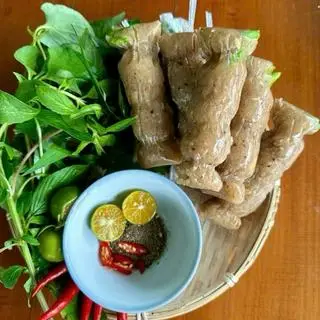 Hình ảnh Nem Bì Giòn Dai Sốt Thái 