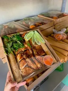 Hình ảnh Combo 2 - 1 con gà - 2 cây cơm lam
