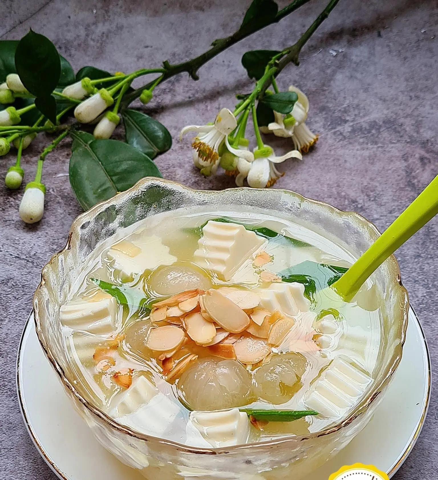 Hình ảnh Chè khúc bạch vải