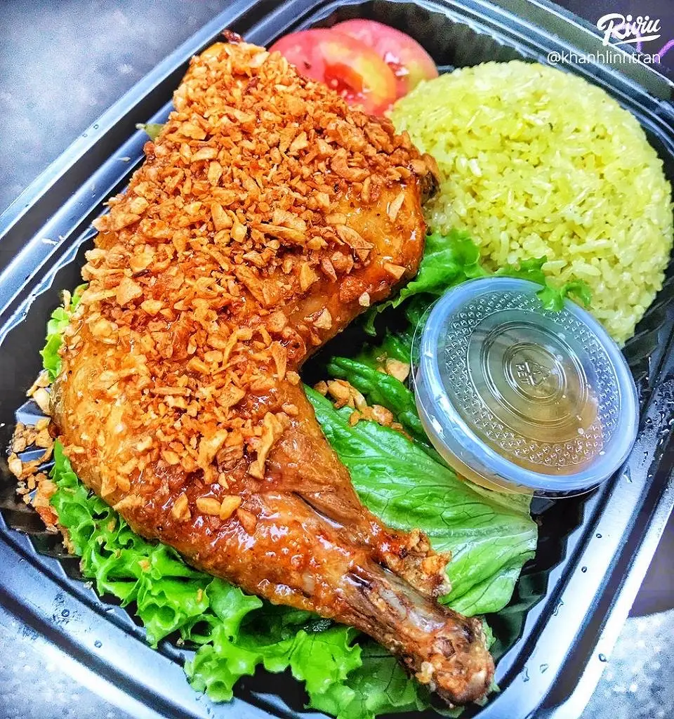 Hình ảnh Cơm dương châu đùi góc tư mắm tỏi