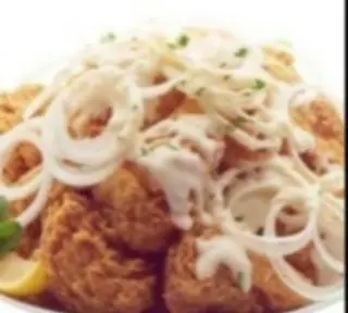 Hình ảnh 7. 스노우 어니언 치킨 반마리 / Gà Lắc Sốt Kem Hành Tây 1/2 Con