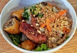 Hình ảnh Bún Chả giò- nem nướng