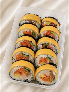 Hình ảnh Kimbap Xúc Xích Thanh Cua Phô Mai - 1 Cuộn