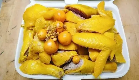 Hình ảnh 1/2 Con Gà Ủ Muối ( Ôm Trứng Non )