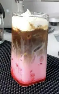 Hình ảnh Cafe Sữa Dâu Kem Mặn