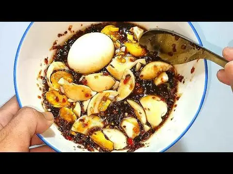Hình ảnh Cơm trứng luộc dầm nước tương
