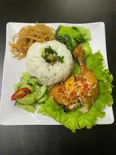 Hình ảnh Cơm Tấm Gà Bì