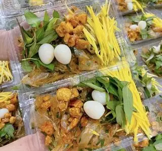 Hình ảnh Bánh tráng mỡ hành trứng cút tốp mỡ