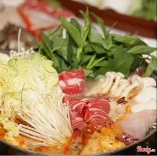 Hình ảnh Lẩu thịt bò tươi nấu nấm 
