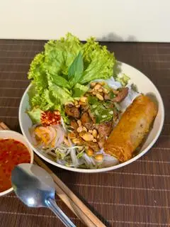 Hình ảnh Bún thịt nướng chả giò