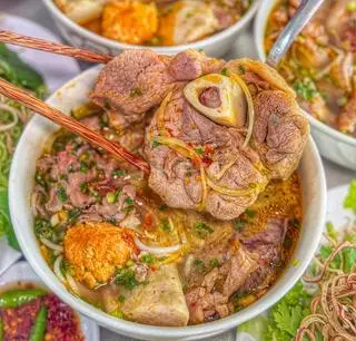 Hình ảnh Combo F1 - phủ phê - 3 bún bò kèm 1 Sting dâu