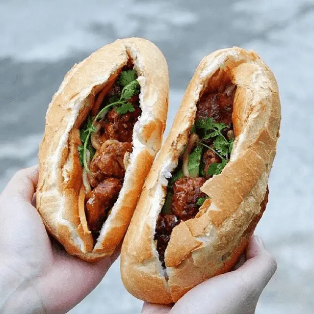 Hình ảnh Bánh mỳ thịt xiên nướng
