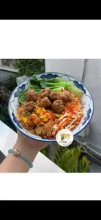 Hình ảnh Mì Trộn Bò Viên Gân-Trộn Sẵn Sốt Đậm Vị