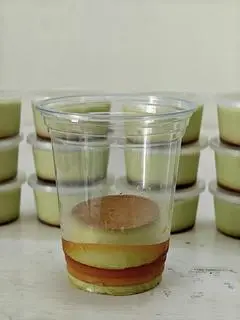 Hình ảnh 1 Flan trà xanh + 1 Flan truyền thống