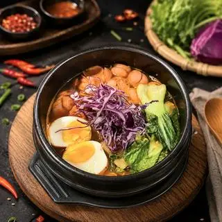 Hình ảnh Mỳ Cay Xúc Xích Trứng