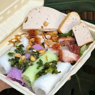 Hình ảnh Bánh Hỏi Heo Quay Chả Lụa + Chiên