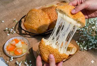Hình ảnh Bánh tiêu kẹp phô mai - 2 cái