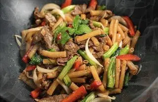 Hình ảnh Nui xào bò