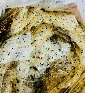 Hình ảnh combo 3 bịch bánh tráng tỏi rong biển