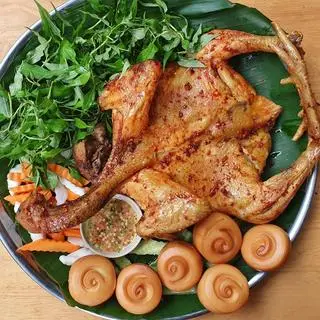 Hình ảnh Combo gà nướng muối ớt bánh bao