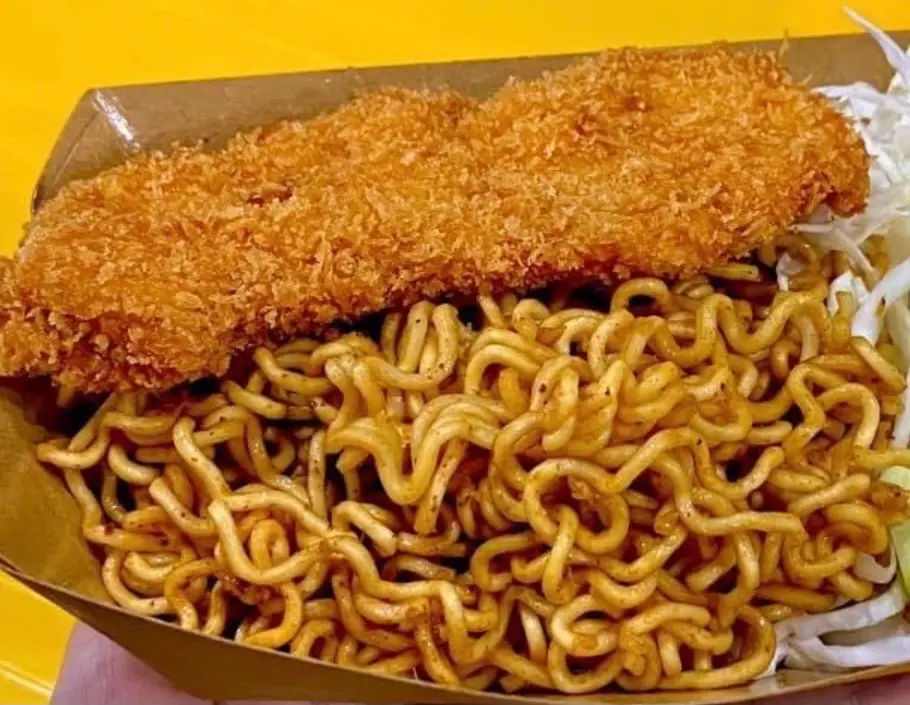 Hình ảnh Mì Chộn Nem Chua Rán
