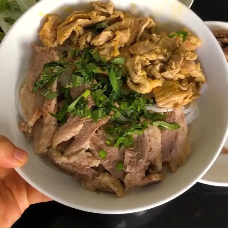 Hình ảnh Bún Bò Huế Tái